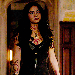 blackthoren:female awesome meme; [1/10] - isabelle lightwood “There’s nothing a shadowhunter can’t d