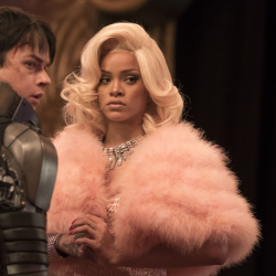 hellyeahrihannafenty: Rihanna on set of VALERIAN.