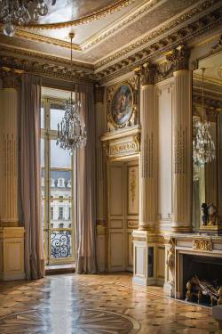 versaillesadness:  Hotel Baudard de Saint-James, Paris, France.IG: Versaillesadness_  Are you an architect