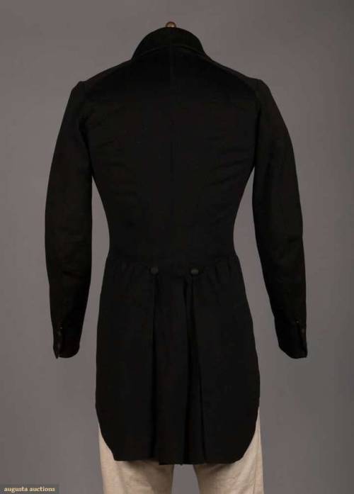 historicaldress:GENT’S TAIL COAT, 1830sblack wool frock coat w/ pockets in tails lined w/ tan & 