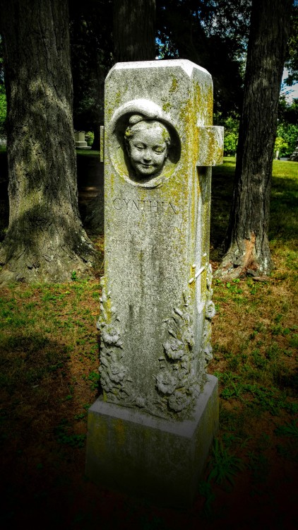 swforester:  the grave of “Cynthia” who died very young the face on the grave is said to be hers cedar hill cemetery 2016 