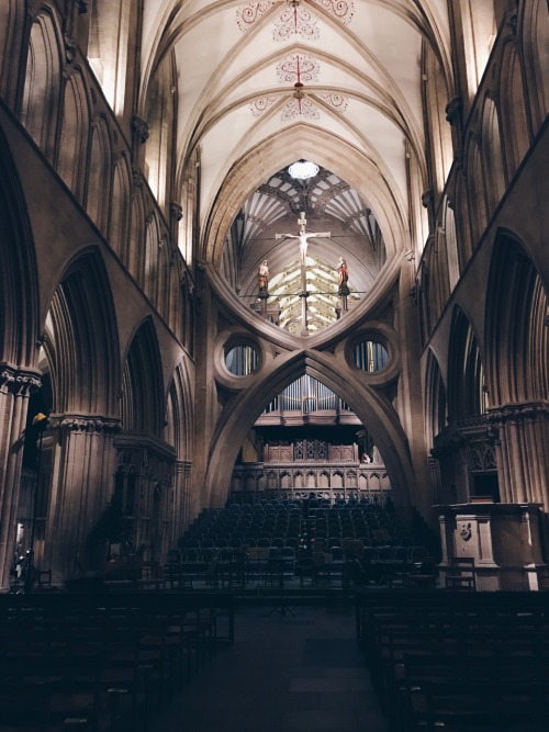 travels-ofadreamer:Inside Wells Cathedral ⛪️ I performed in Well&rsquo;s Cathedral with my colle