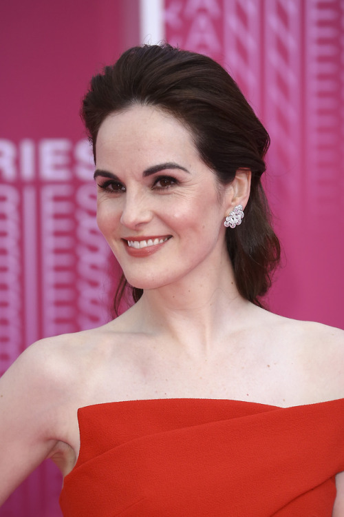 breathtakingwomen:Michelle Dockery is posing along the pink carpet for the opening competition gala 