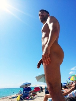 speedobuttandtaint:  Speedobuttandtaint Hot Men, hot speedos and hot butts as well as over 100k hot followers thanks 