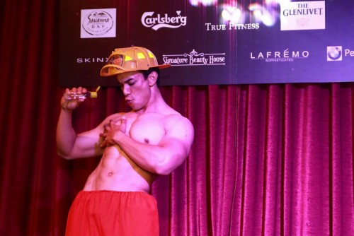 raqibaziz: Nice pose Dr Say  #DrSaySazril #HotMalaysianGuys