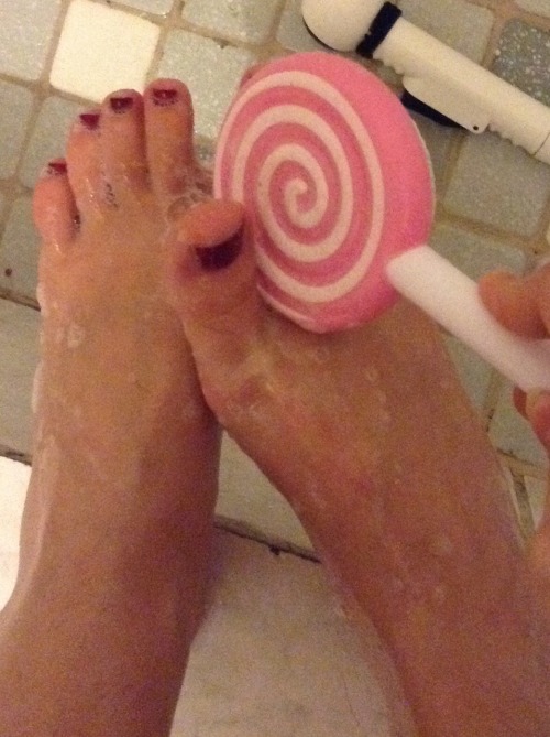 to-the-valley-of-dreams: Got a lollipop foot scrubber! I used it with one of my minty soaps to make 