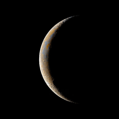 luiggidevelasco: astronomyblog: 98% waning gibbous Moon | 11% waning crescent Moon  by Bar