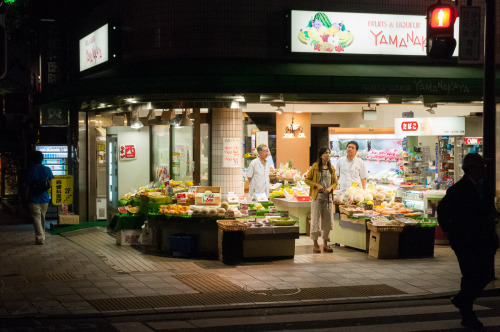 the-colors-of-tokyo:Yamanaka-ya Fruit and Liqueur ShopThe “liqueur” sold tended to be yo