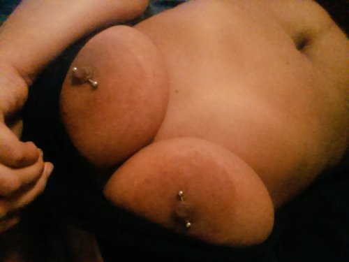 blvck–ice:thebigtitsof:The Big Tits Of Tumblr Vol. 268 #dahlia:) :) :)all i can do is smileblv