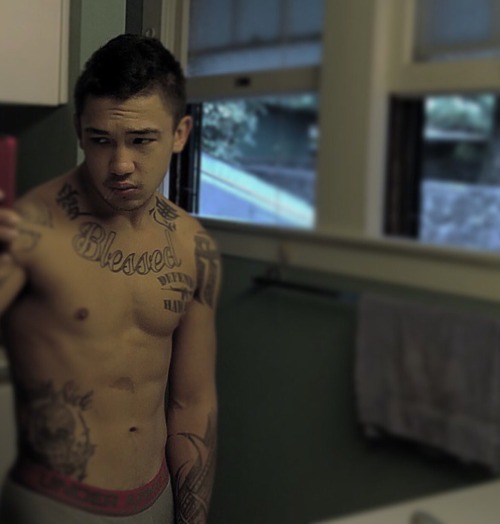 hunk808:  diamondkidd808:  #TEAMHAWAII   Who is this guy??????