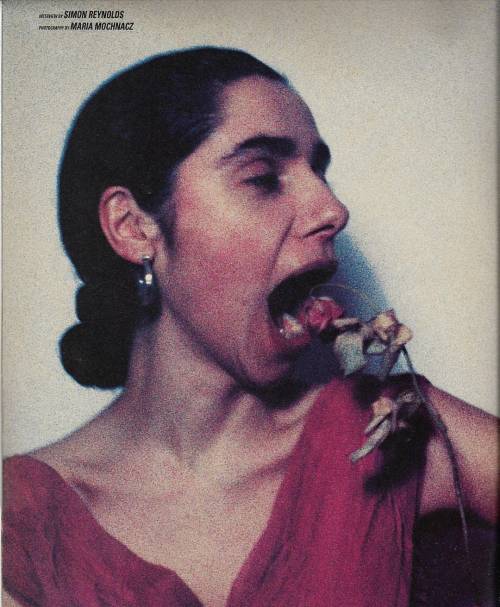 srhuesos:  PJ Harvey photographed by Maria