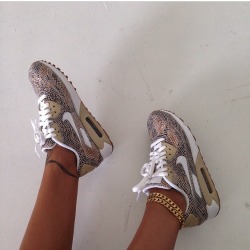 shesbombb:  Where can i find these?
