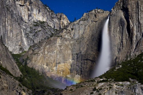 americasgreatoutdoors: Have you ever heard of a moonbow? Yosemite in California provides around the 