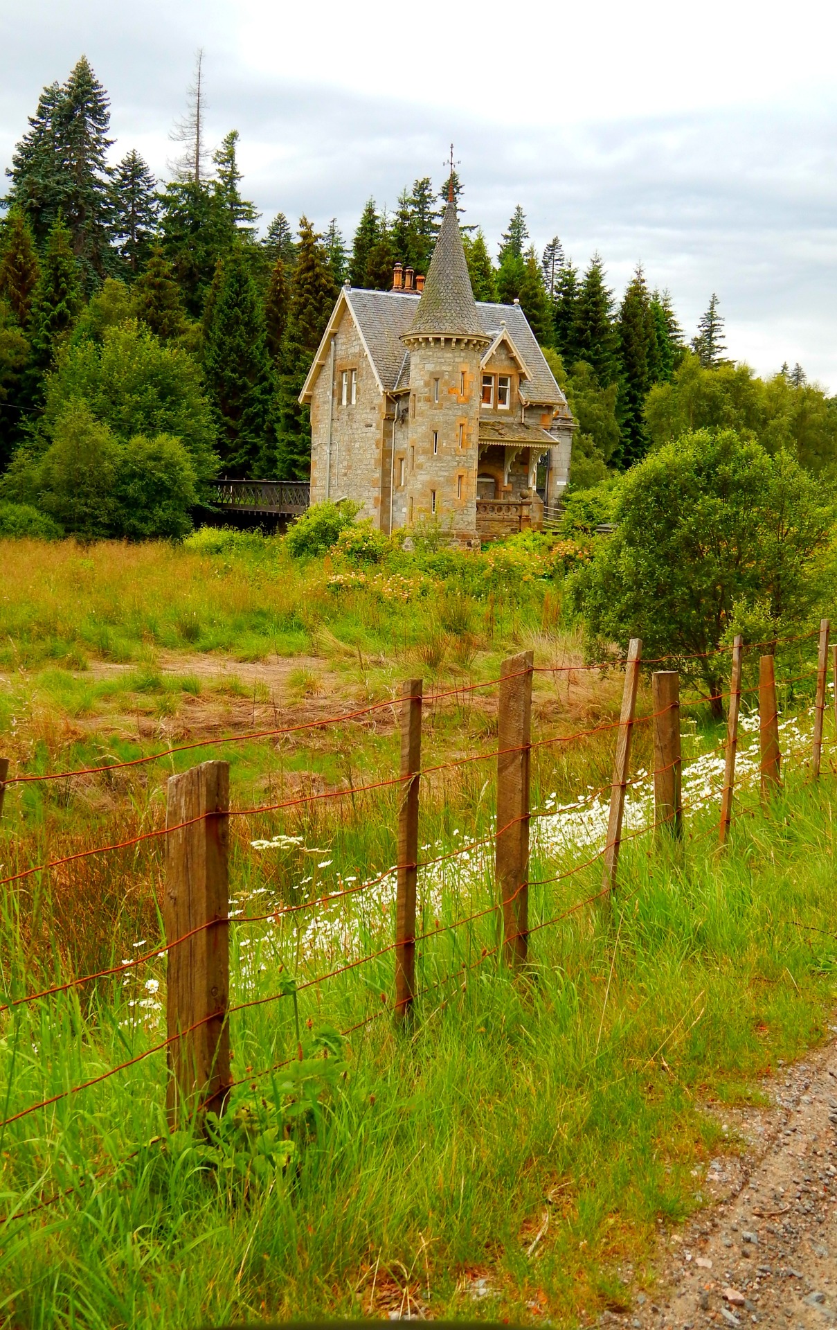 fuckitandmovetobritain:  Scotland [5]: Scottish Highlands - -  Eilean Donan Castle,