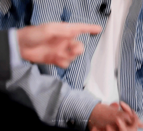 lifegoesmon:no thoughts, head empty, just this slow-motion close up of taejoon’s hands