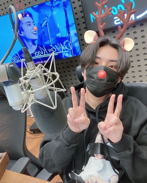 d6official:day6_kisstheradio instagram update with YoungK