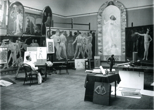 havesexwithghosts:Sascha Schneider in his studio in Weimar – Photograph by Louis Held (1905)