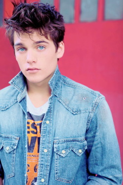 jikookprint:  8/? pictures of dylan sprayberry