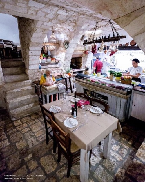 Cozy restaurant in Ostuni serving excellent grilled meat and traditional pasta dishes. A delicious f