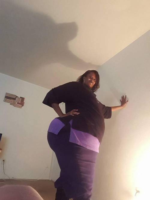boboreed: She is beautiful and big in my eyes oh my GOT DAMMMMMMMMM! Love me an older woman wit an A