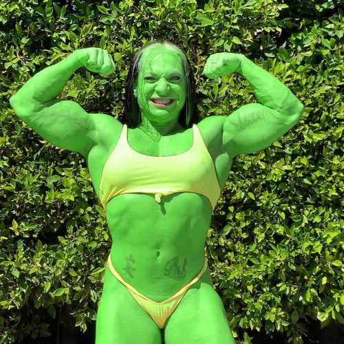 New #flexfriday video update on my fanpage! Click the link in my profile #shehulk #rippedvixen #sheh