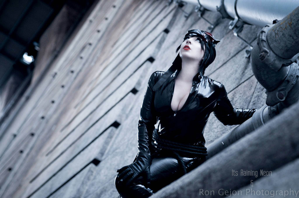 cosplaysleepeatplay:  CATWOMAN COSPLAY | Cosplayer: Its-Raining-Neon [Photographer: