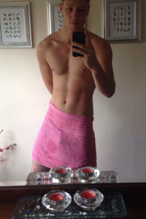 amateurs-gay:  Steve25, Lyon, France. Salut les mecs, je n’aime pas vraiment me décrire sur ce genre de site, alors si tu as des questions ou si tu me trouve mystérieux … Viens me voir sur skype ! Voir mon profil avec plus de photos » 