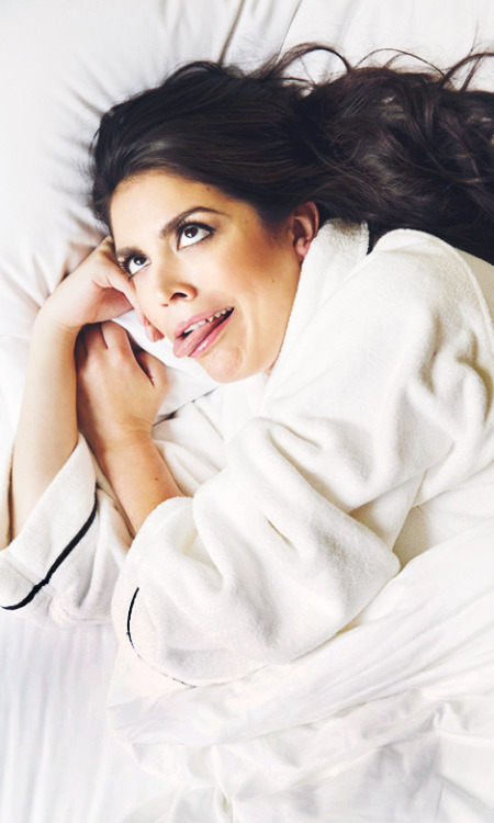 lorelaivgilmores:  Cecily Strong photographed by Robert Trachtenberg