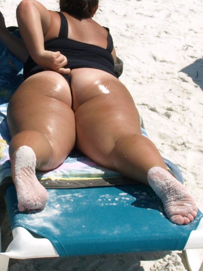 thickleggz:  Click here for more Thick Leggz.    Submit your Leggz HERE! 