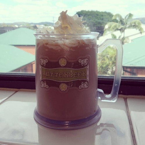 It’s like normal Butterbeer™, but significantly more caffeinated ☕ . #icedcoffee #holidaymode 