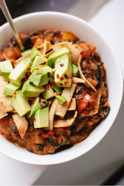 vegan-yums:  Butternut Squash Chipotle Chili with Avocado  