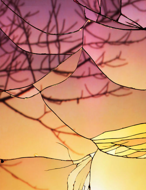 ophelia-isnotdead:sixpenceee:Pictures of Sunsets through Shattered Mirrors by Bing Wright Beautifull