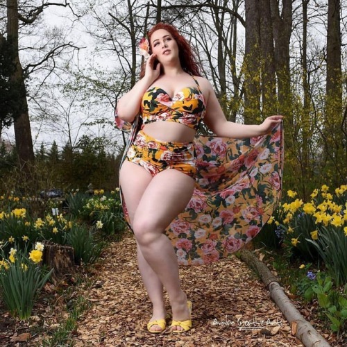 #Repost @avaloncreativearts ・・・ Repost from @annamarxmodeling using @RepostRegramApp - Daffodils are my favorite flower, and this yellow swim suit by @torridfashion is making me so excited for swim season! It’s so comfy and curvy.  Do you