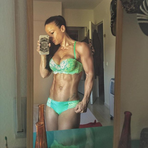 biczozb:  musclegirlsinmotion:  Muscle &amp; Fitness girls… http://ift.tt/1JjzcEl