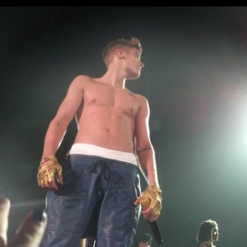justin-biebs-news:  Shirtless Biebs in Arnhem. 
