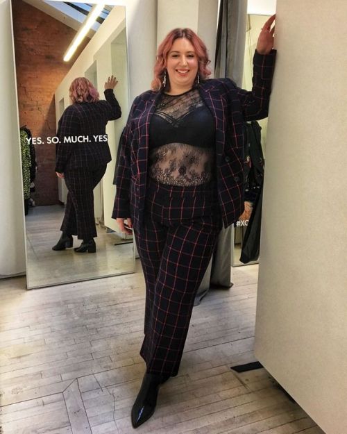 Even the mirror wanted me to get this suit&hellip;so I did! And you can too, at the @eloquii pop