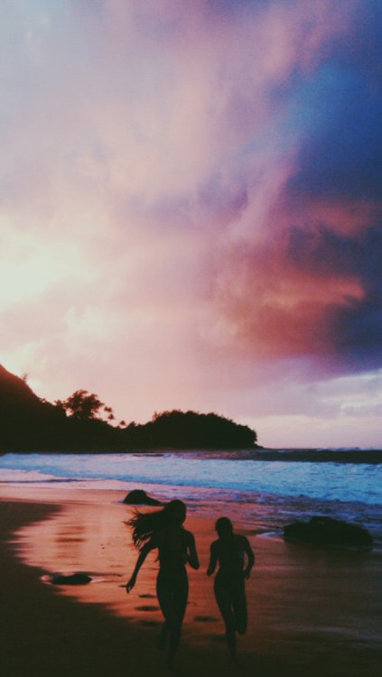 ehlockscreenstwo:  Like or reblog if you save, sweetheart 🌙