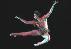 Herman Cornejo as Puck in &ldquo;The Dream,&rdquo; at the Metropolitan Opera House. Considerado uno de los mejores bailarines del mundo, en la comedia &ldquo;Sueño de una Noche de Verano&rdquo; de William Shakespeare, llevada el teatro.