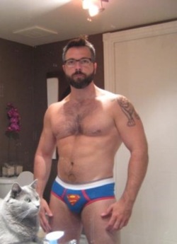 men-with-scruff:  now thats what I call superman