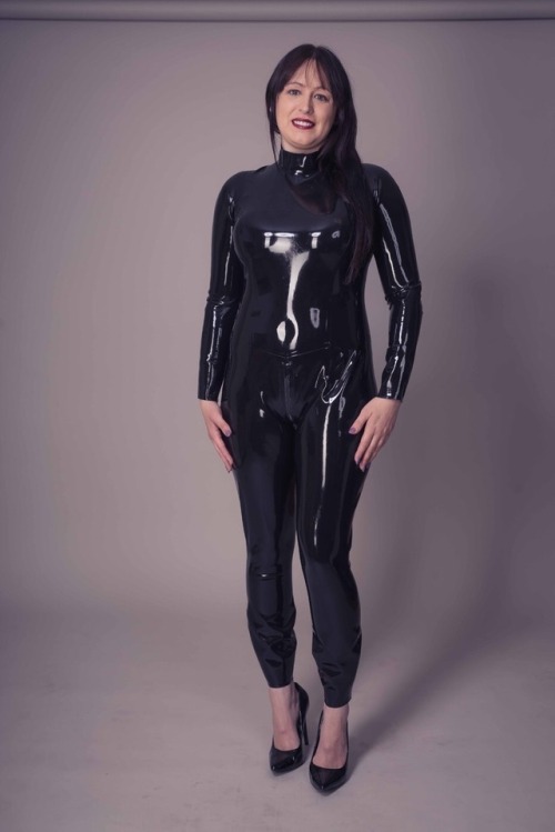 matures-kinks00 - Latex looks amazingJe kiff