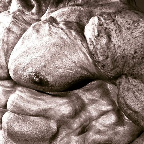 Peau d'âme. #cultur_isthme #culturisme #bodybuilder #bodybuilding #muscleskins #muscleveins #m