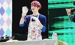 jaejoongies:   jae doing gwiyomi @ nanjing mini-concert/fanmeet aka goodbye life ｡：ﾟ(｡ﾉω＼｡)ﾟ･｡