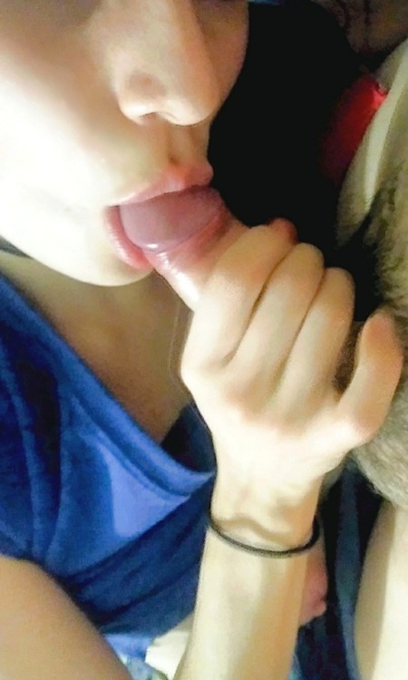 tegustaminovia: -Mi novia: Traigo un antojo enorme de mamarsela a Jaziel, ¿no te molesta si voy un r