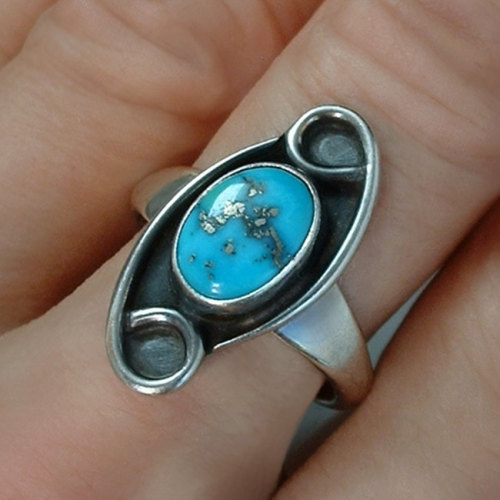 Vintage NATIVE American Navajo Morenci TURQUOISE Ring STERLING Silver Shadow Box Size 8.5 c.1970s