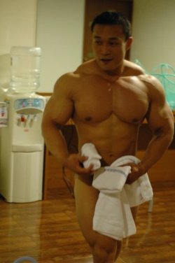 freakmuscle:  (via Taiwan bodybuilder - Huang 1 43309 - MyMuscleVideo)