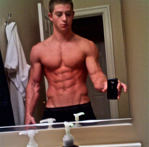 prestidigitasn:  Alex Santaniello Home Page   |    Male Models Tags    |   Archives