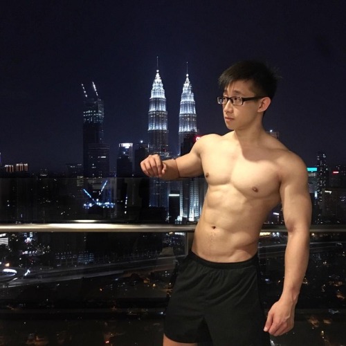 jackd-myx:  Nerdy hottie – jackd-myx