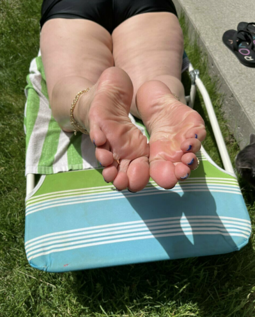 Some epic candids of my aunts big warm soles sun bathing! fuck I want them so bad&hellip;