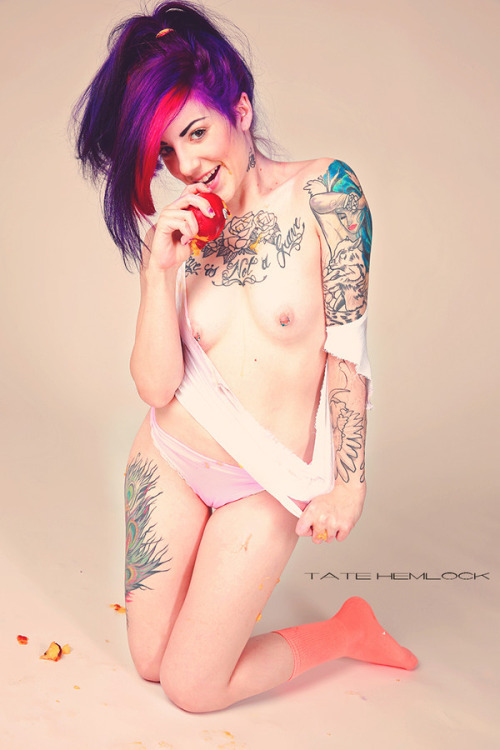 tattoo18plus:  tatehemlock:  wonderfulnudes:  Teaches of Peaches 15  Hiiiiiii