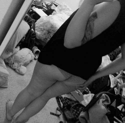 six-feet-of-foreplay:  Here it is y’all now shh